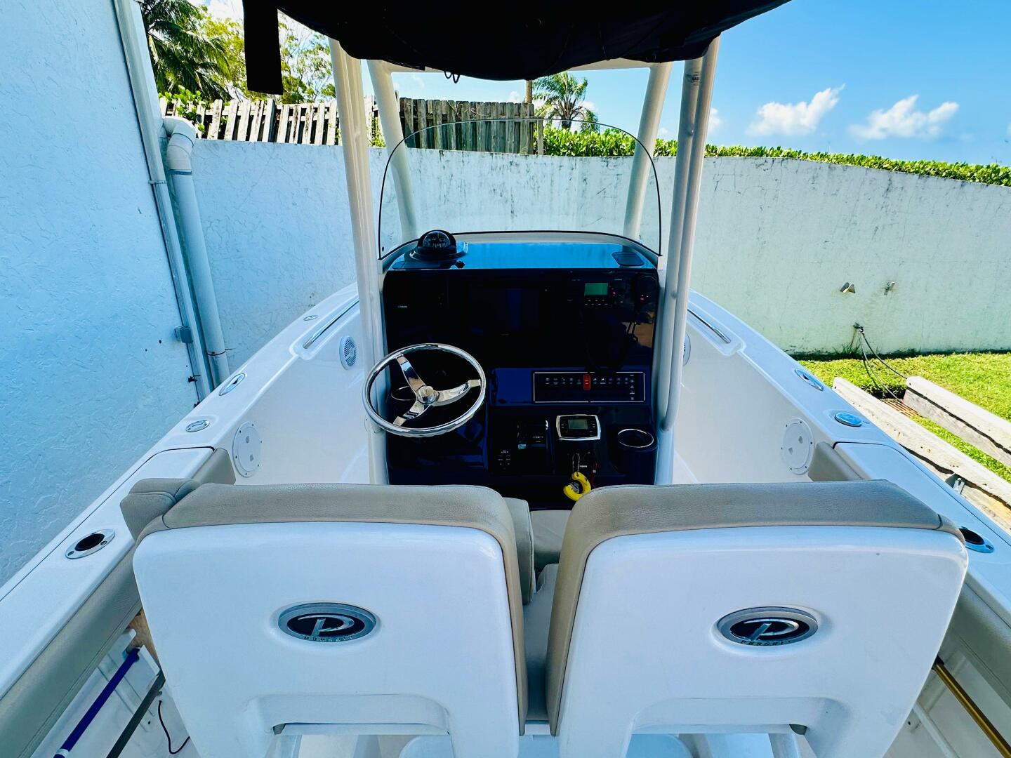2016 PURSUIT C 238 Center Console Base - Image 37