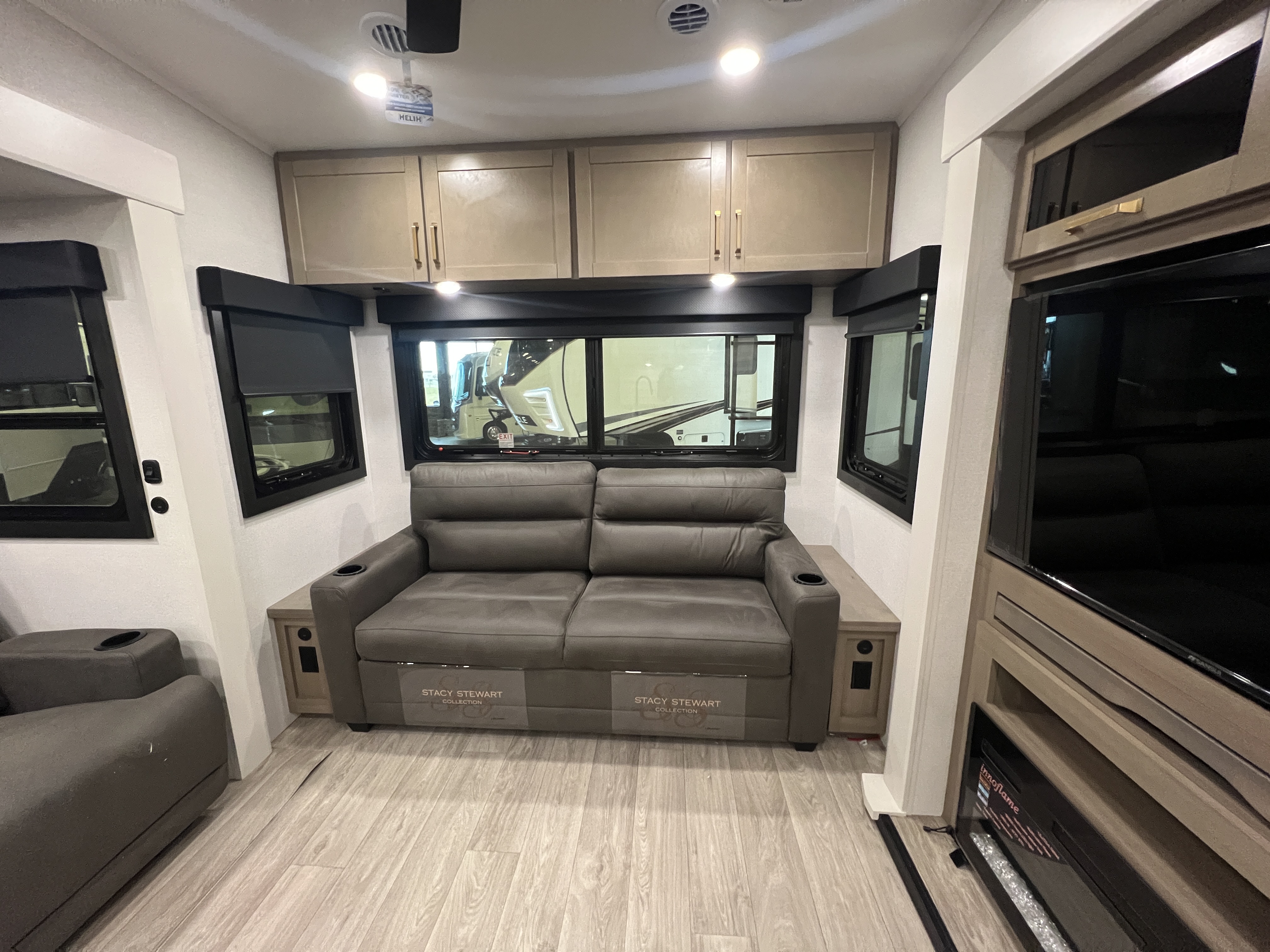2027 Jayco Eagle 321RSTS - Image 10
