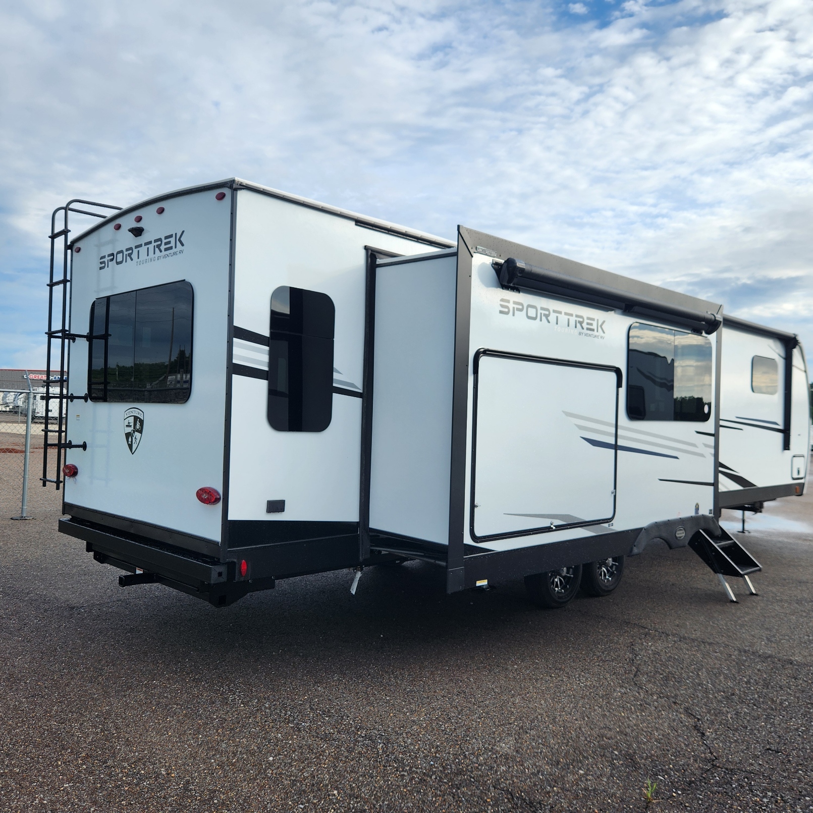 2026 VENTURE RV SPORTTREK 343VIK - Image 4