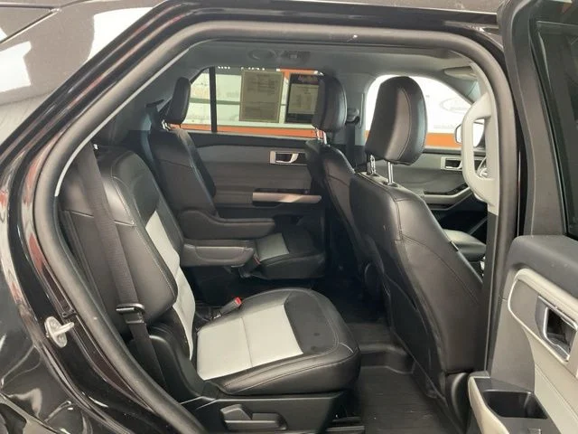 2023 Ford Explorer Utility 4D XLT 4WD - Image 26