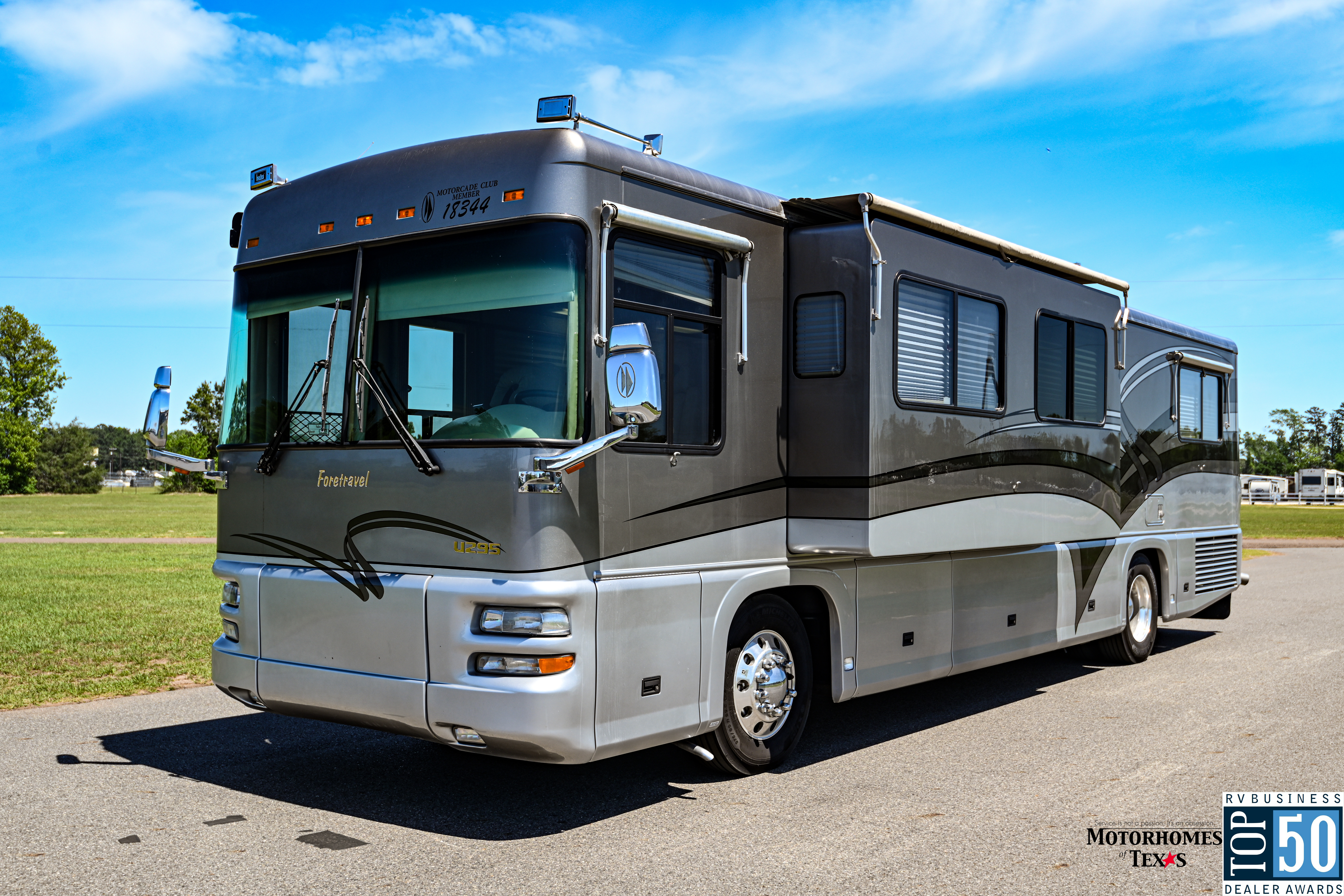 2004 Foretravel U295 3610 WTFS - exterior 1