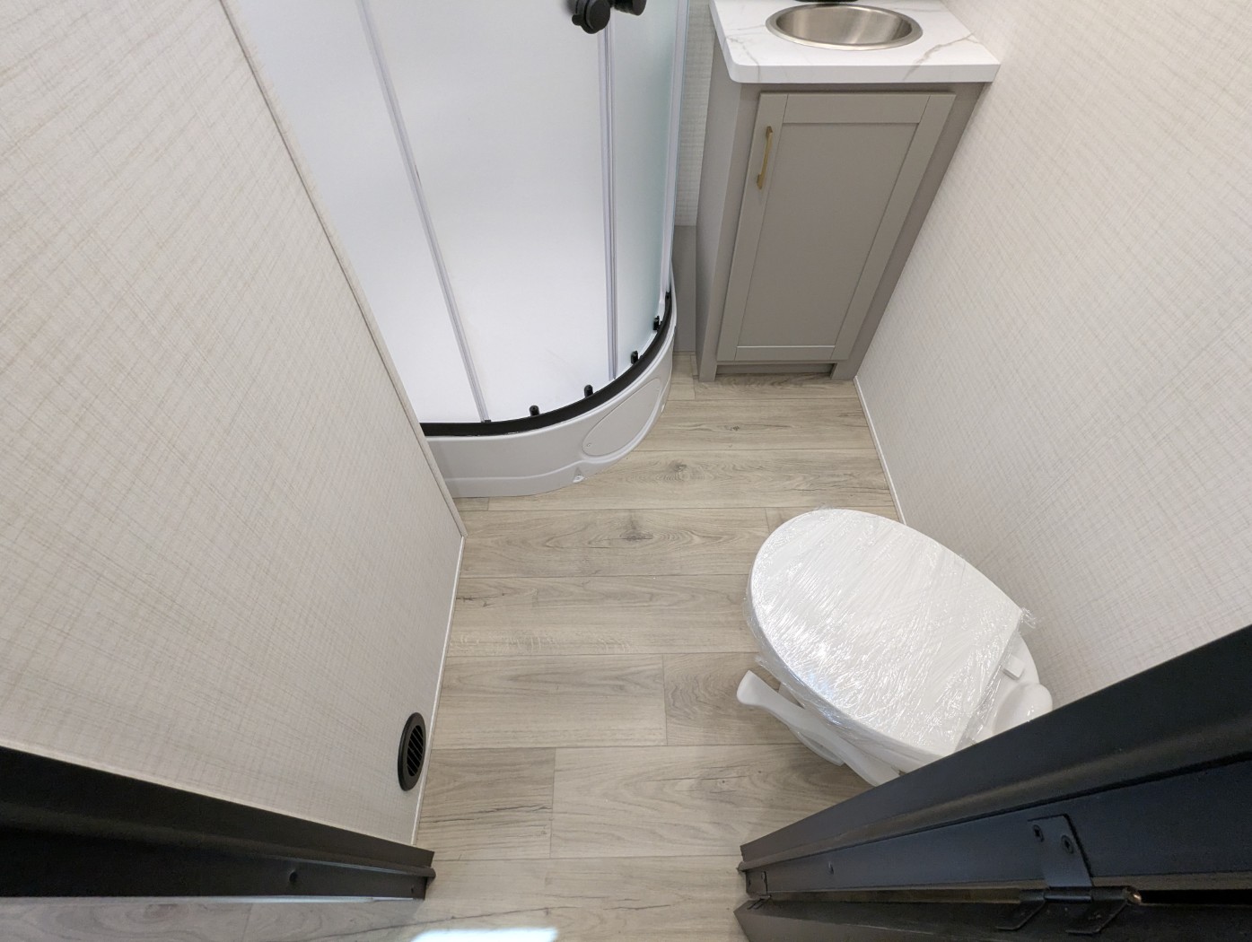 2027 FOREST RIVER STEALTH SFT2730 - Image 10