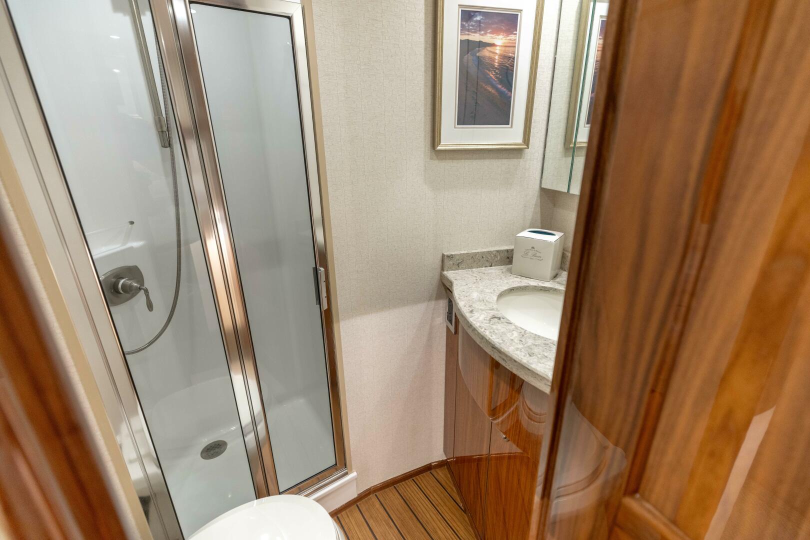 2020 Viking 62 Convertible - Image 29
