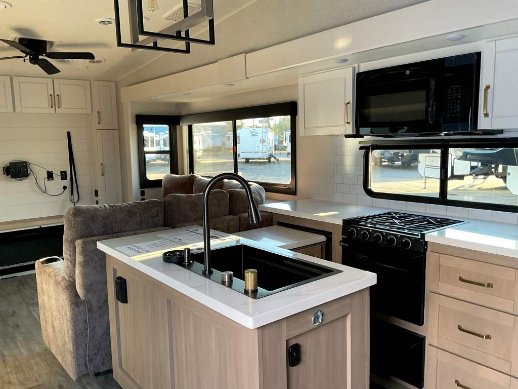 2026 JAYCO Eagle 335 LSTS - Image 8