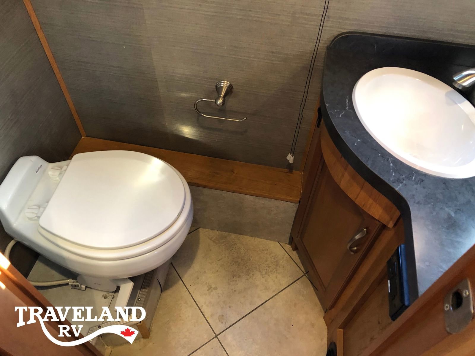 2016 Fleetwood Bounder 34T - Image 20