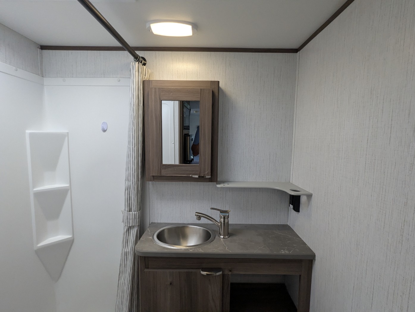 2024 Cruiser RV Hitch 18BHS - Image 21