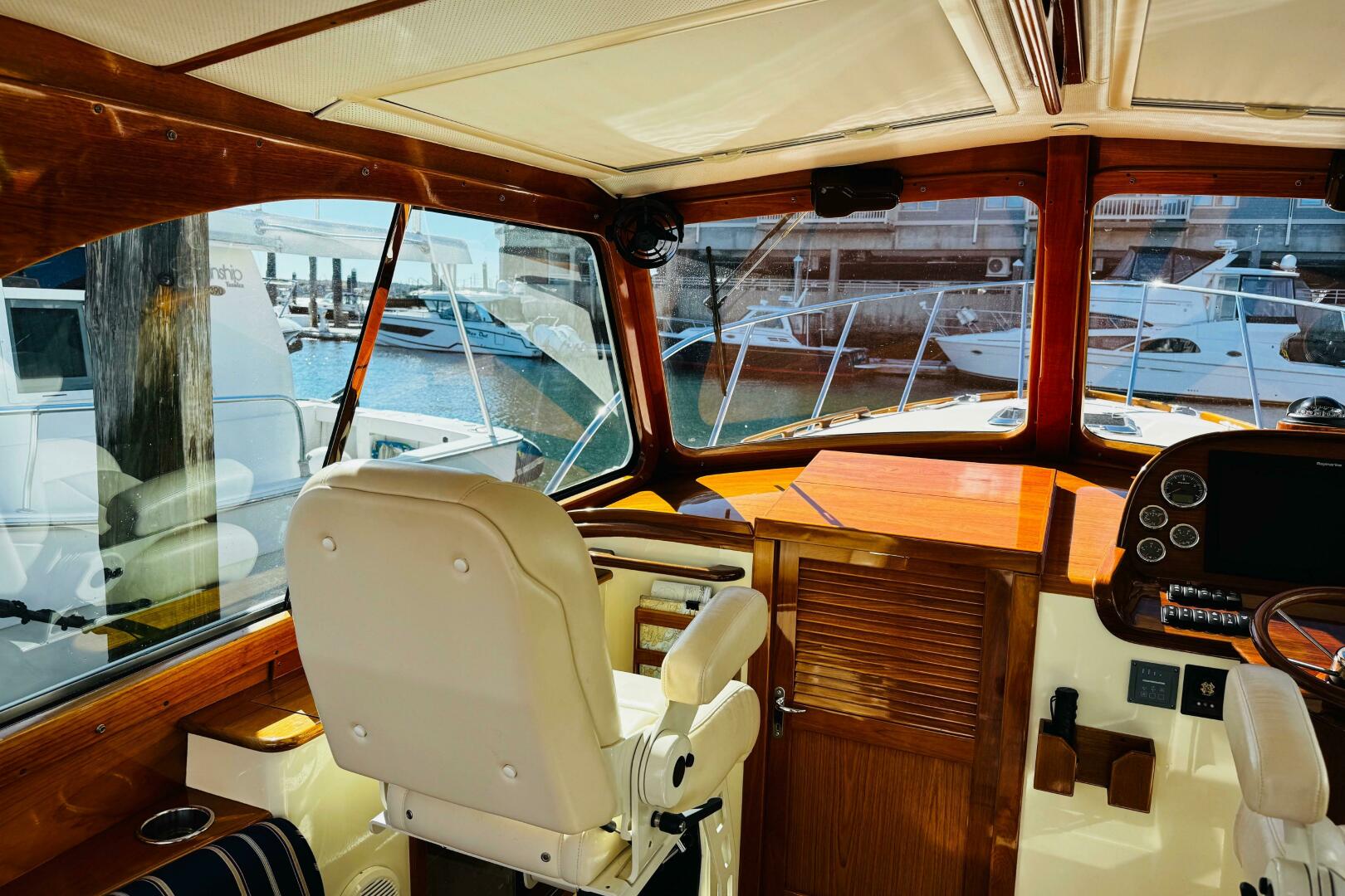 2012 Hinckley Picnic Boat MKIII - Image 31