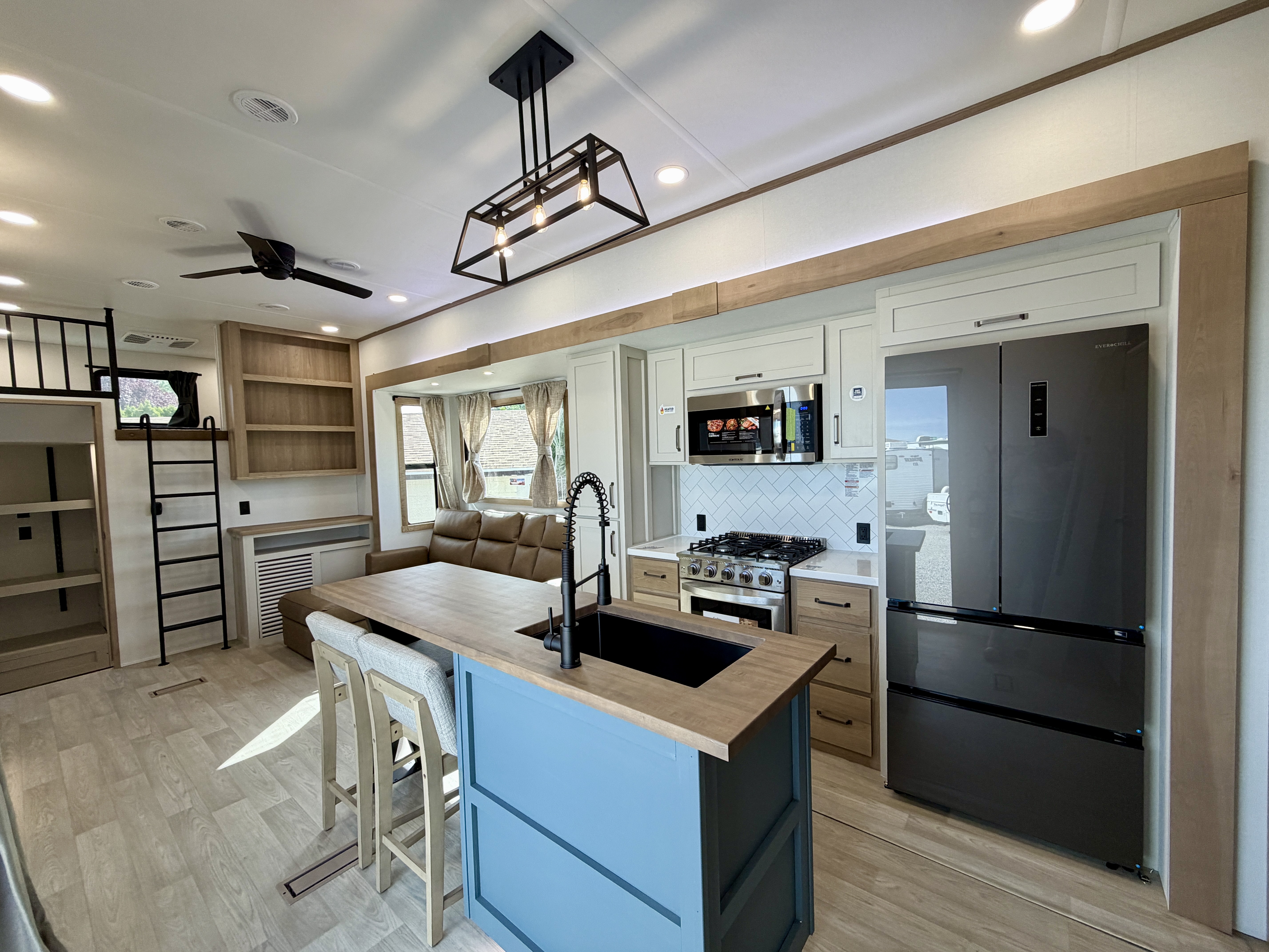 2027 Forest River Sandpiper Destination 411DBDL - Image 21