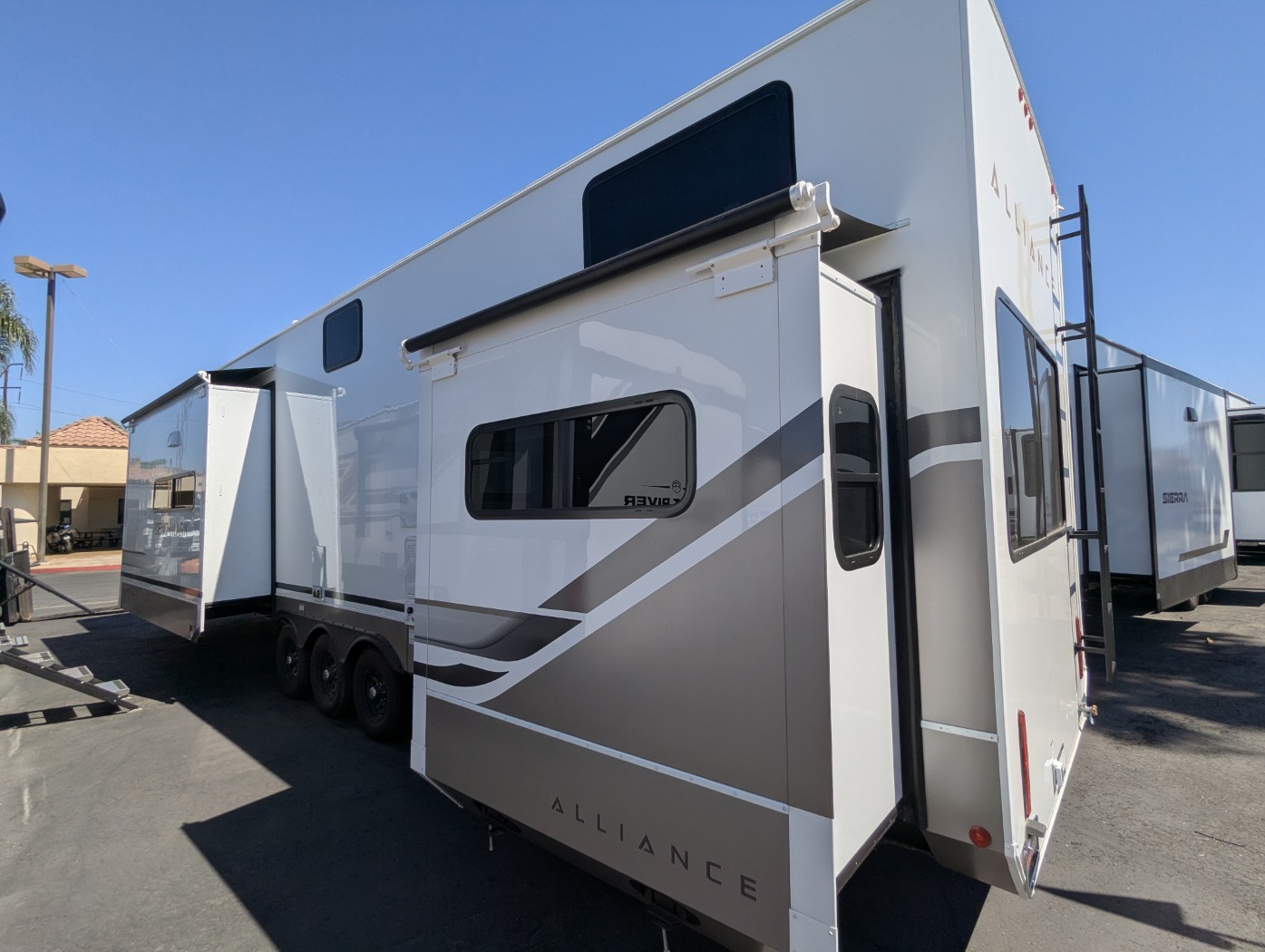 2026 Alliance RV Benchmark 42LFT - Image 5