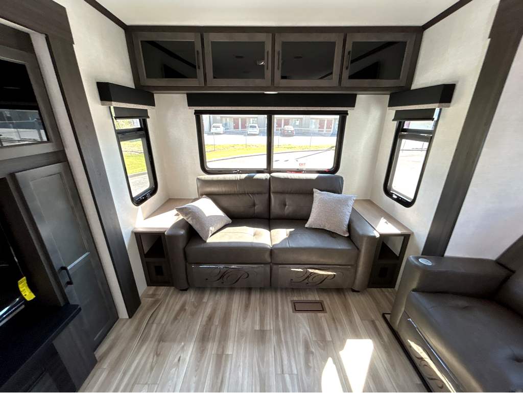 2026 VENTURE RV SPORTTREK 353VIK - Image 12