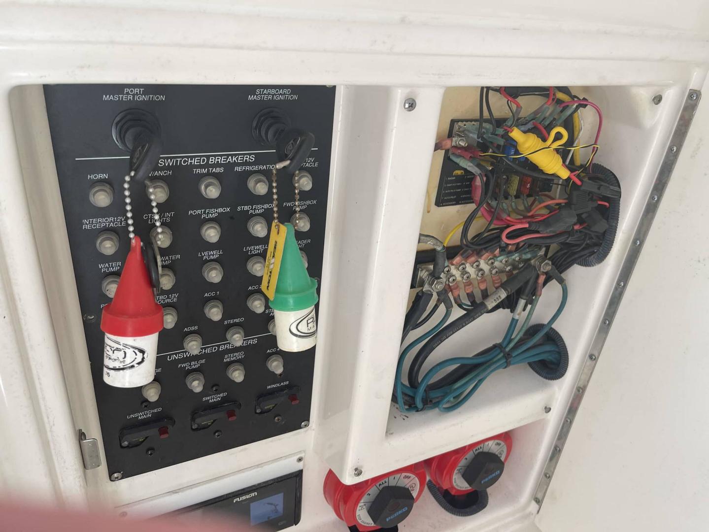 2008 Boston Whaler 320 Outrage Cuddy Cabin - Image 12
