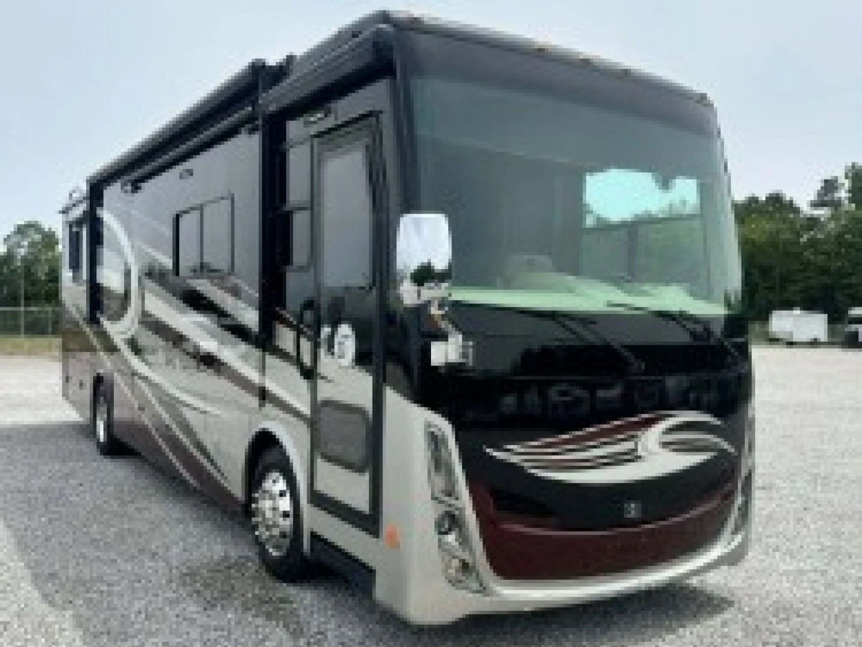 2017 TIFFIN ALLEGRO BREEZE 32BR - Image 1