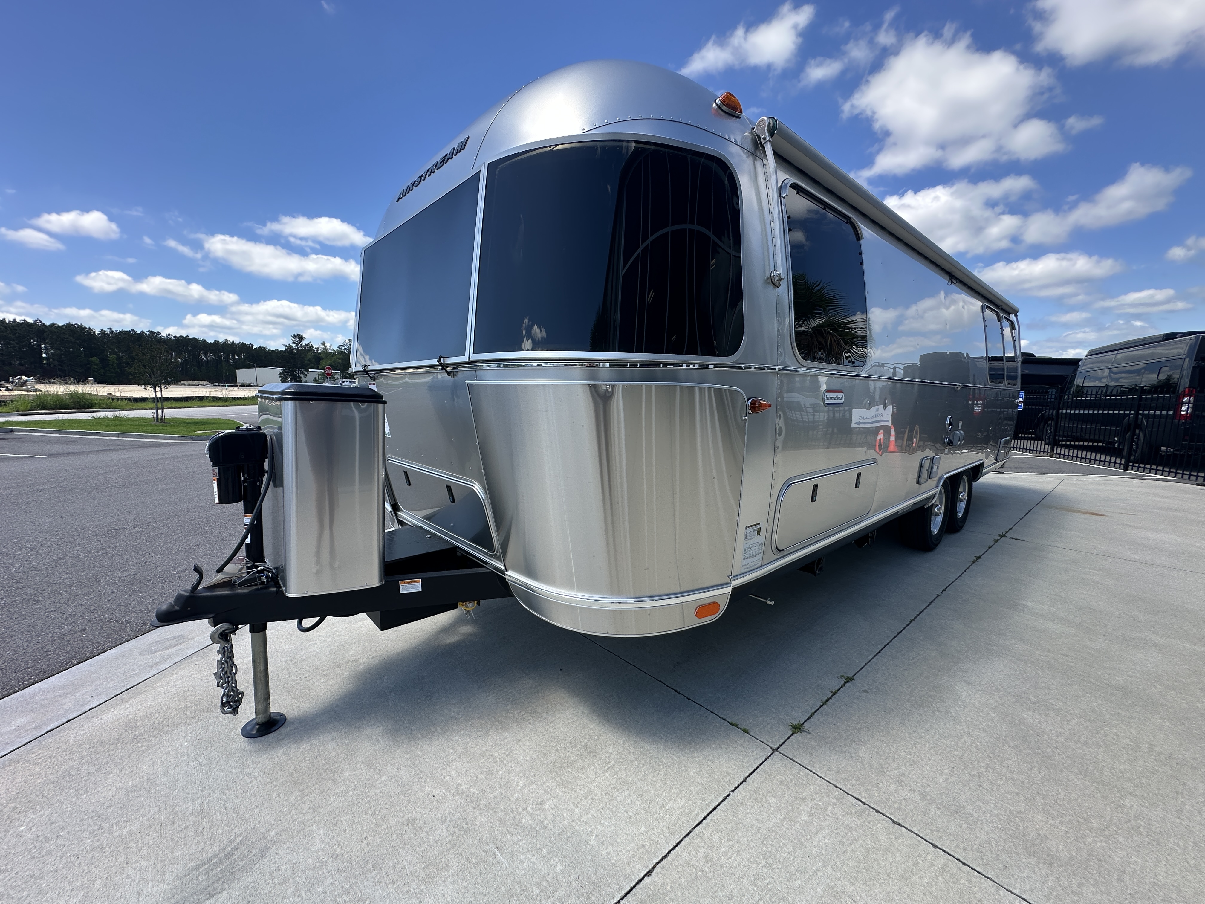 2026 Airstream International 27FB - Image 8