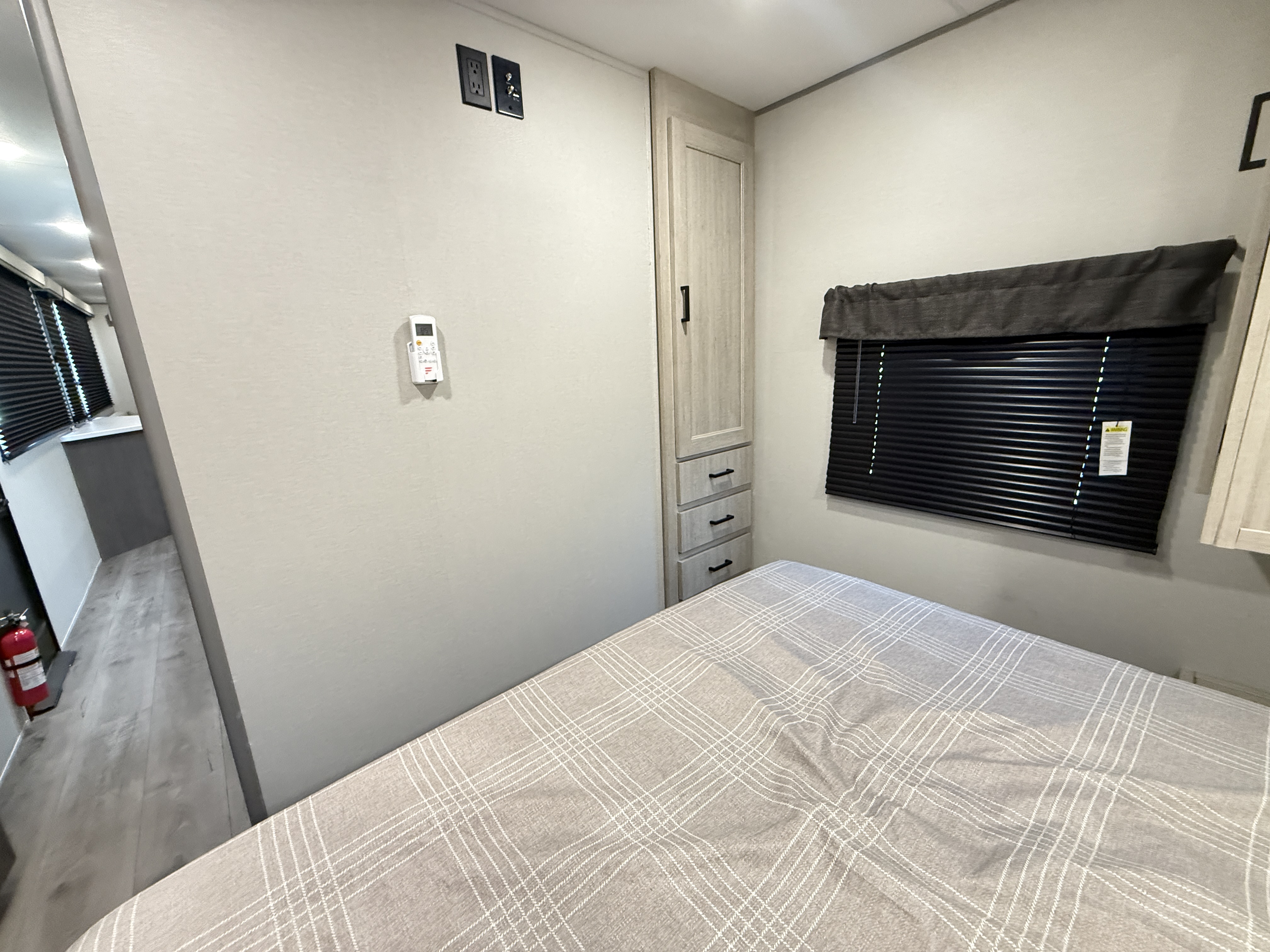 2026 Coachmen Catalina Legacy Edition 283RNR - Image 24