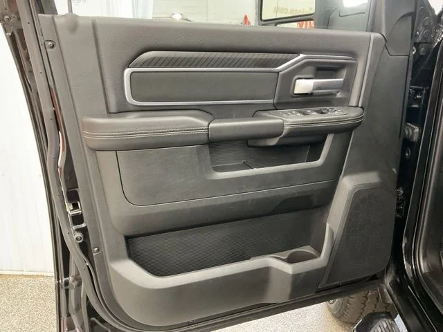 2025 Ram 2500 Big Horn 4x4 Crew Cab 6'4" Box - Image 12