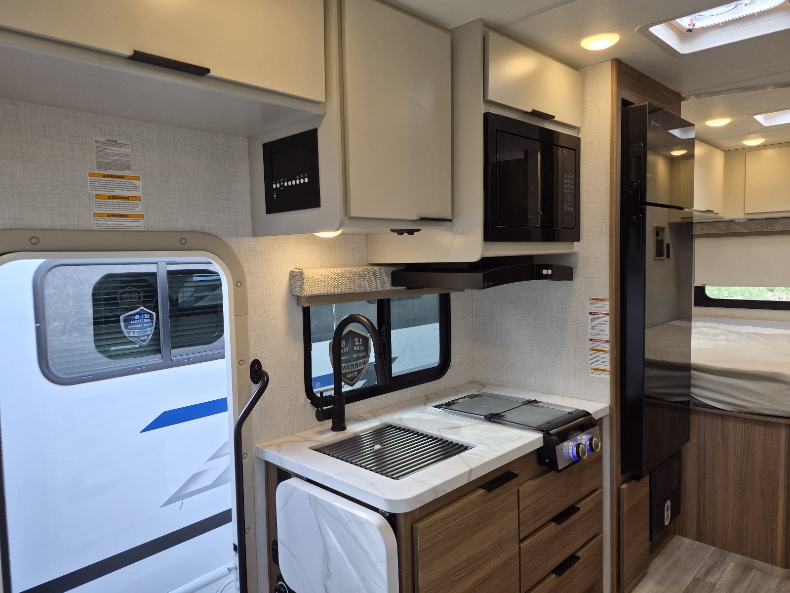 2027 Thor Motor Coach Four Winds Espec 21Z - Image 8