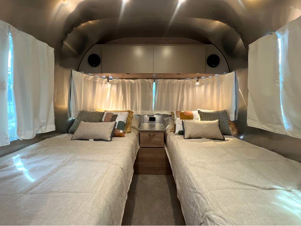 2027 AIRSTREAM FLYING CLOUD 23FBT - Image 23
