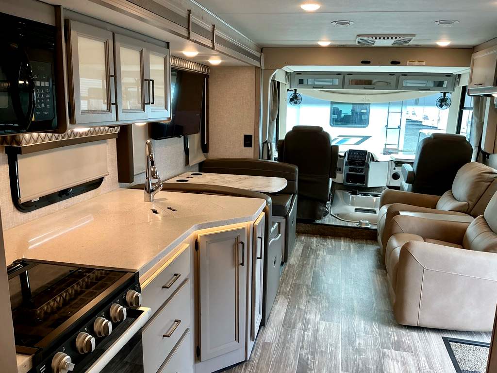 2023 THOR MOTOR COACH 34J - Image 15