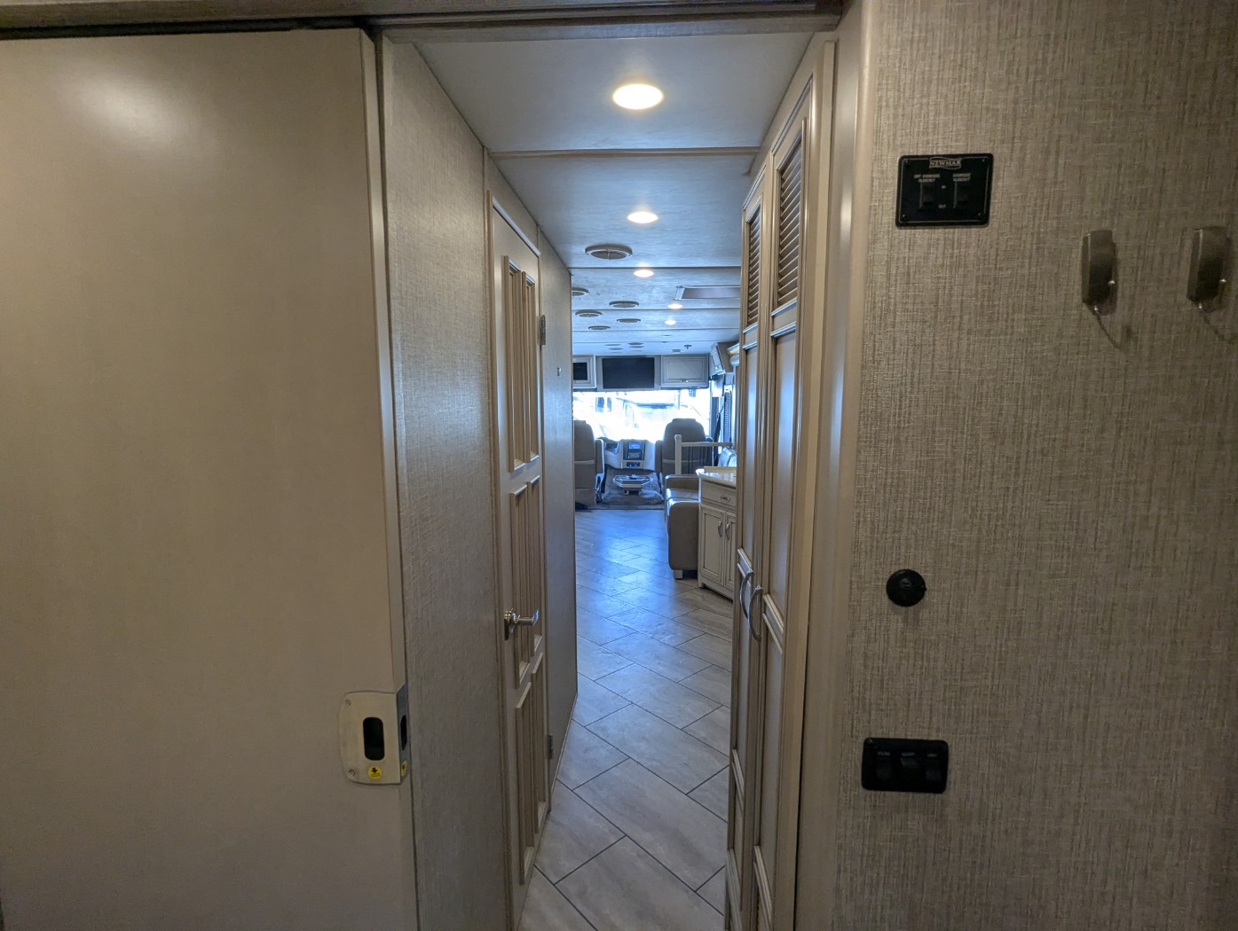 2021 Newmar Bay Star 3626 - Image 43