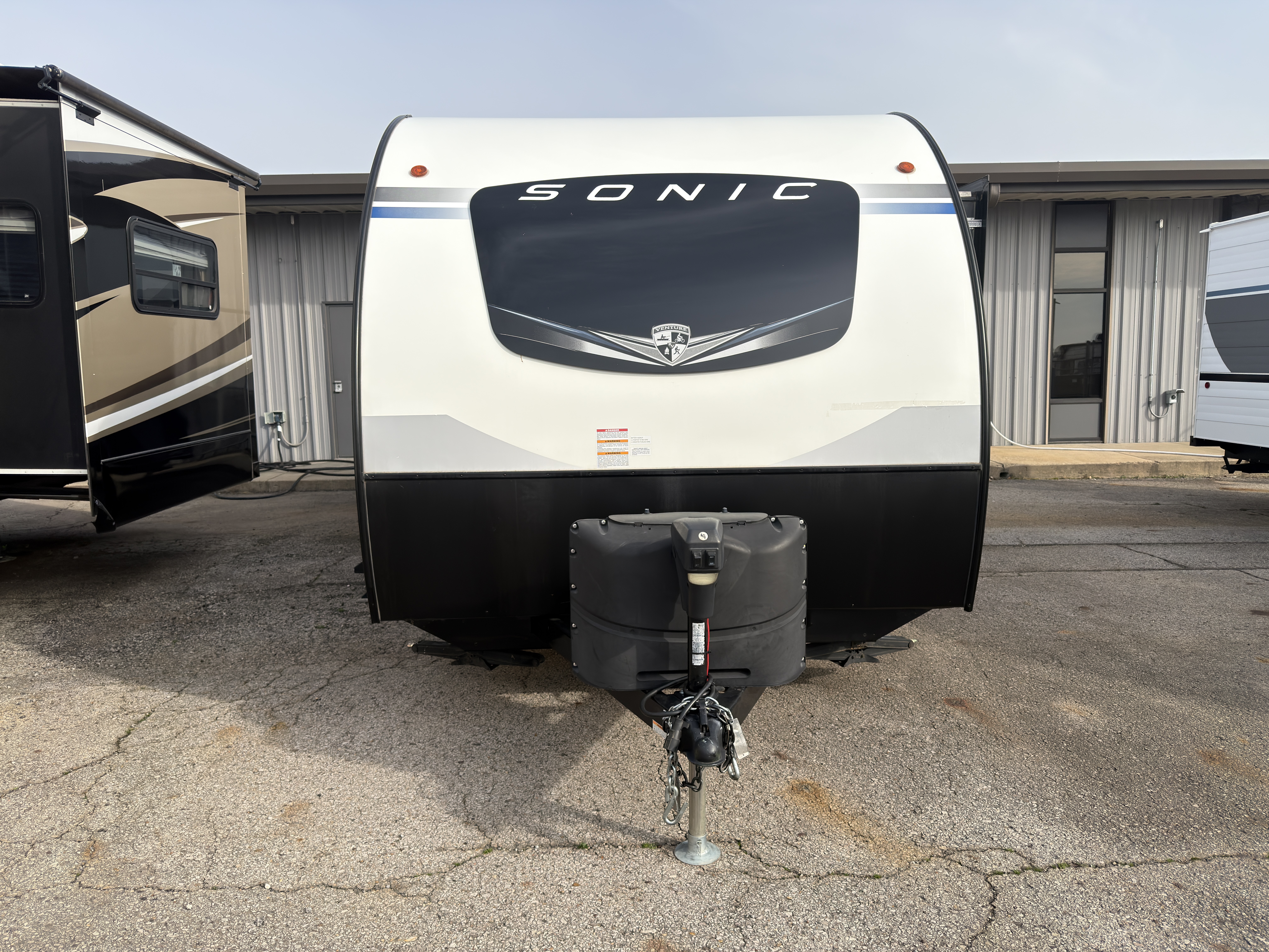 2022 Venture RV Sonic SN220VRB - Image 2