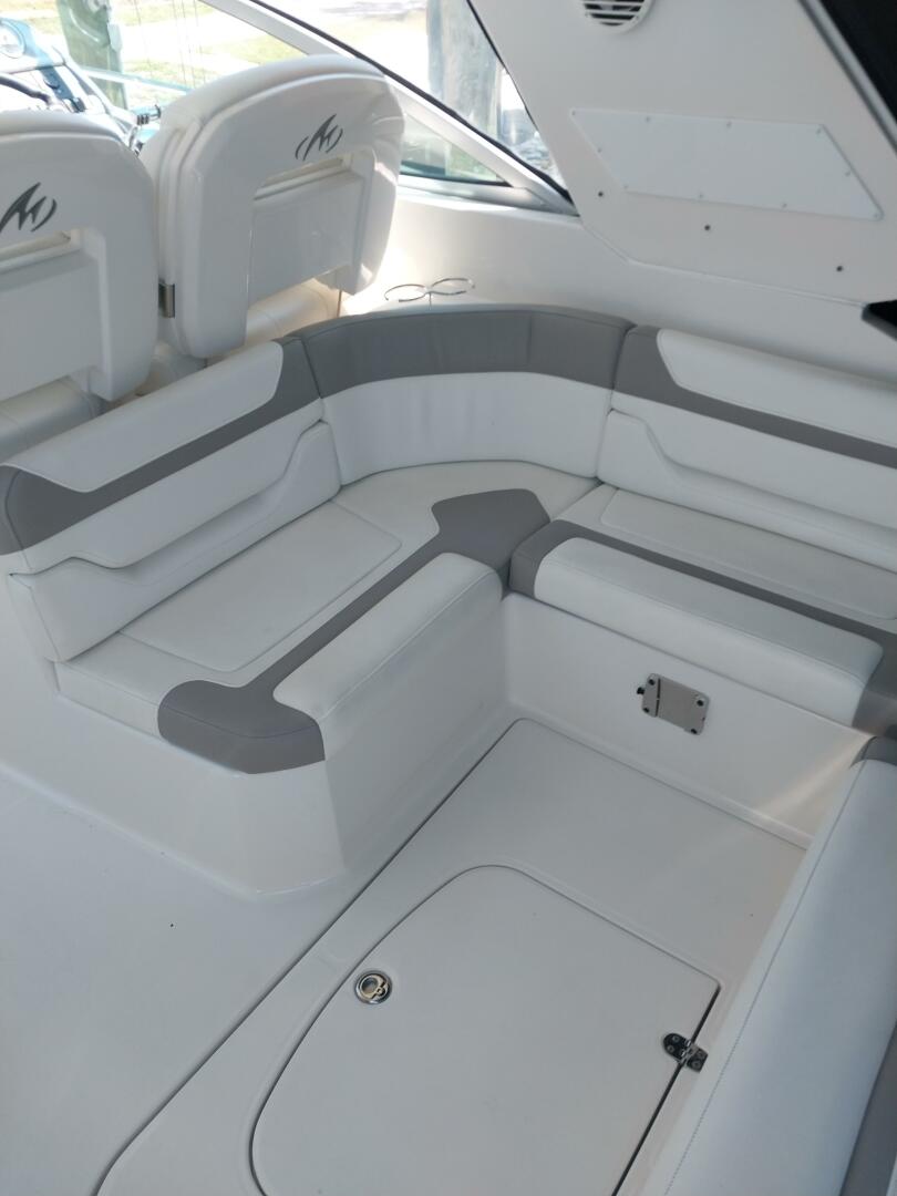 2011 Monterey 340 Sport Yacht - Image 7