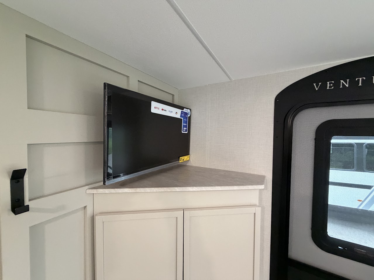 2027 VENTURE RV STRATUS 282VFD - Image 44