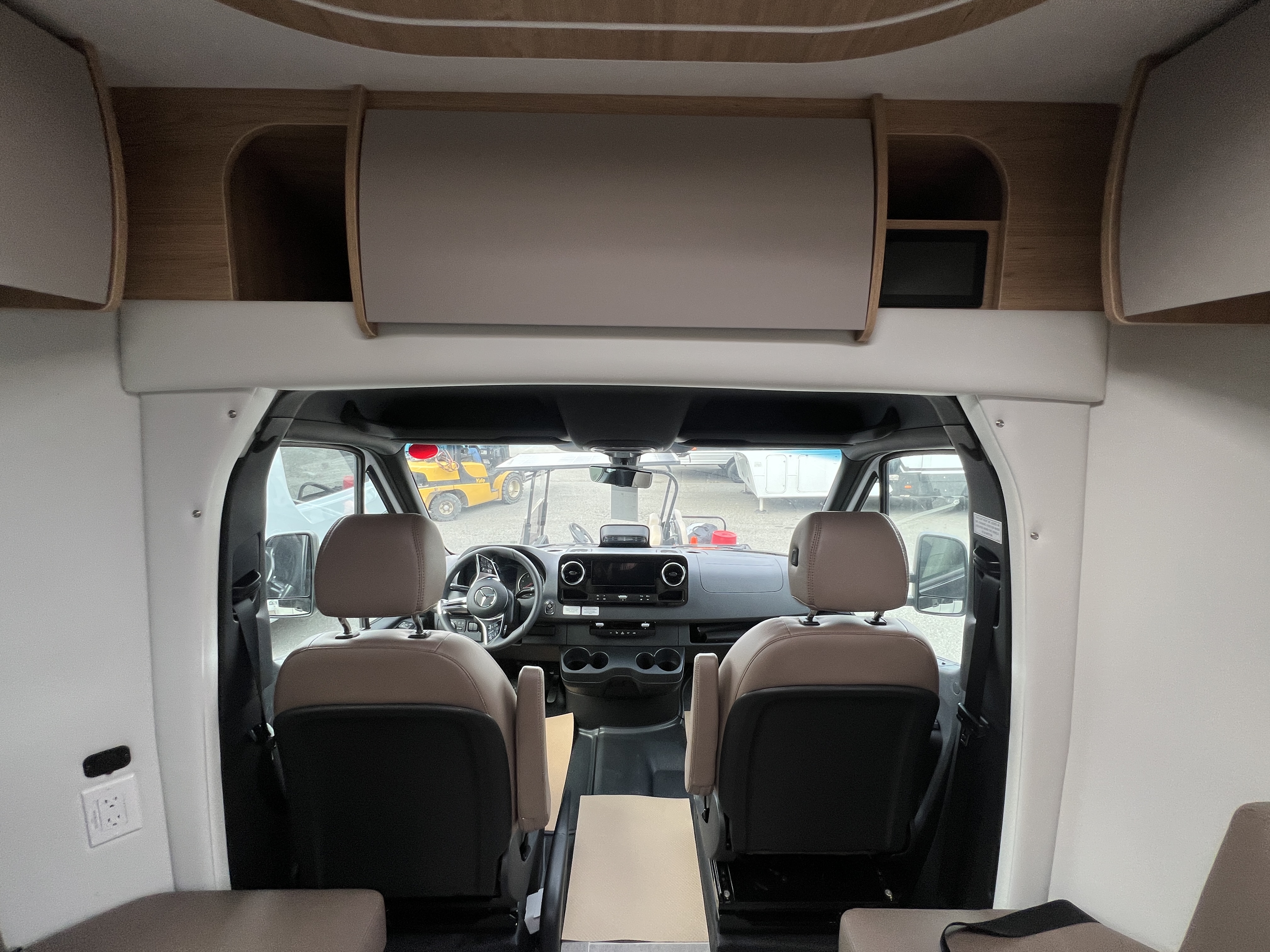 2027 Leisure Travel UNITY U24TB-AWD - Image 8