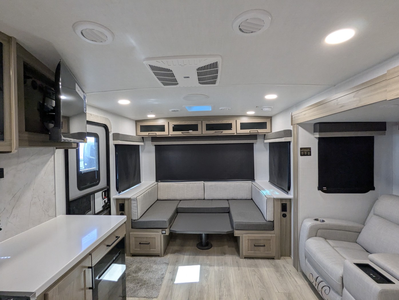 2027 Forest River Rockwood Ultra Lite 2618RD - Image 25