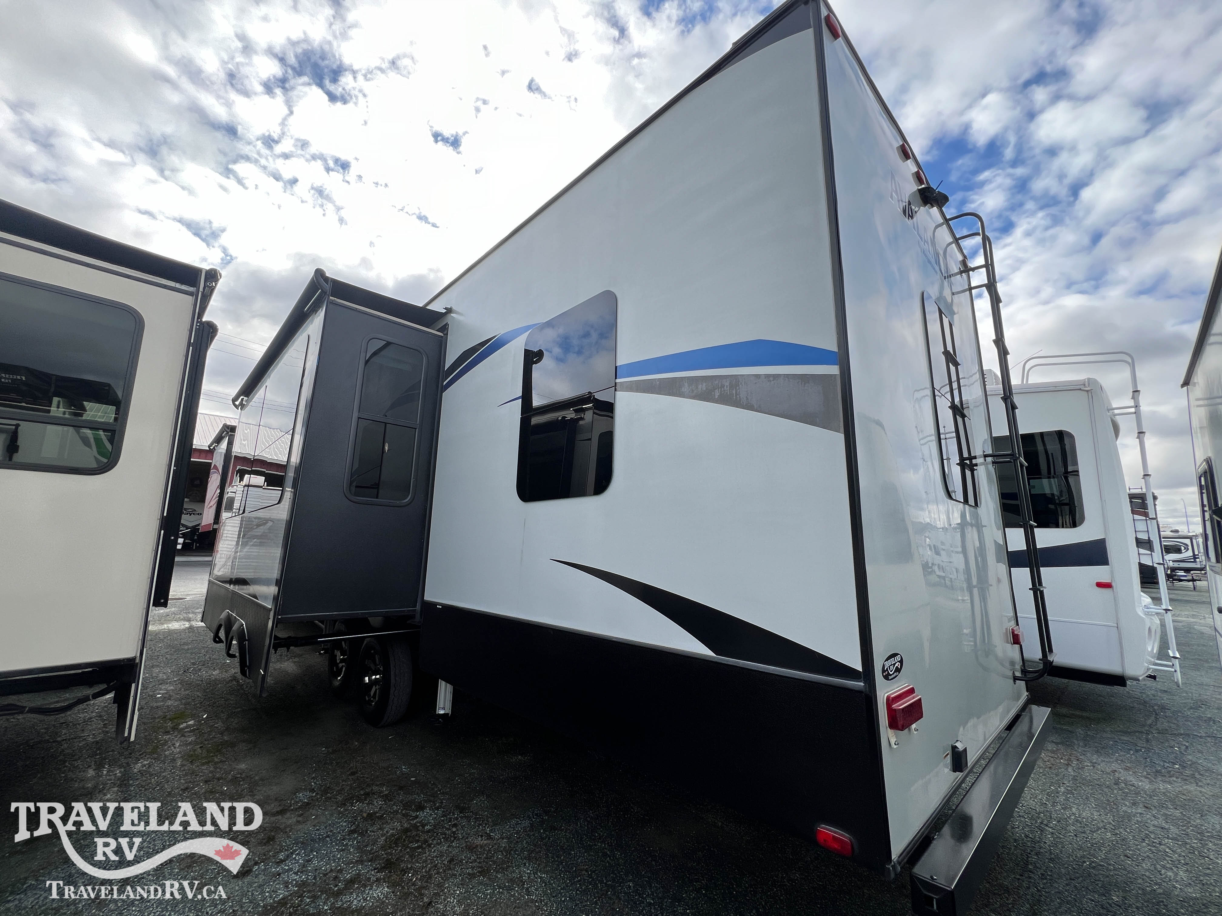 2019 Keystone Avalanche 385BG - Image 6