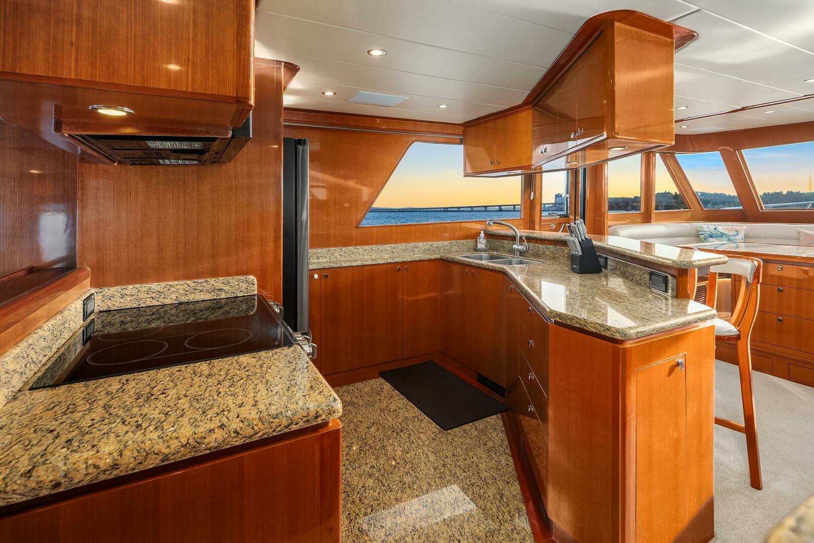 2014 Hampton 720 Skylounge LRC - Image 17