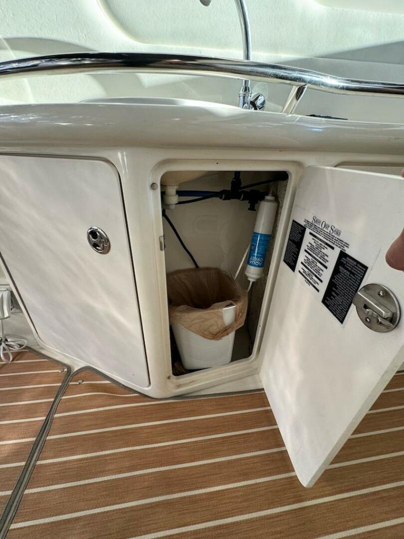 2004 Sea Ray 380 Sundancer - Image 51