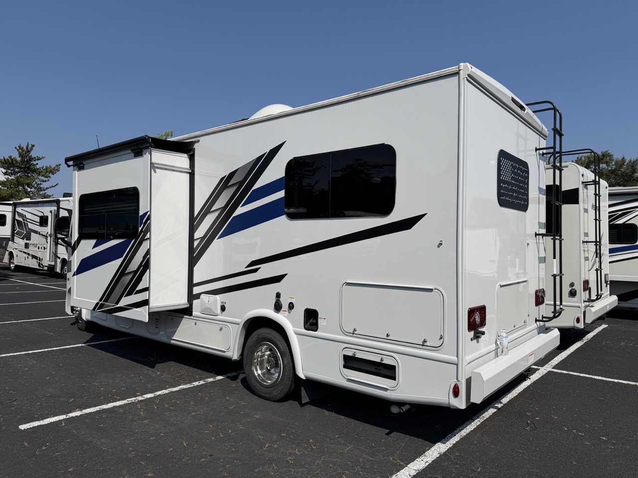 2025 Thor Motor Coach Freedom Traveler A24 - Image 2
