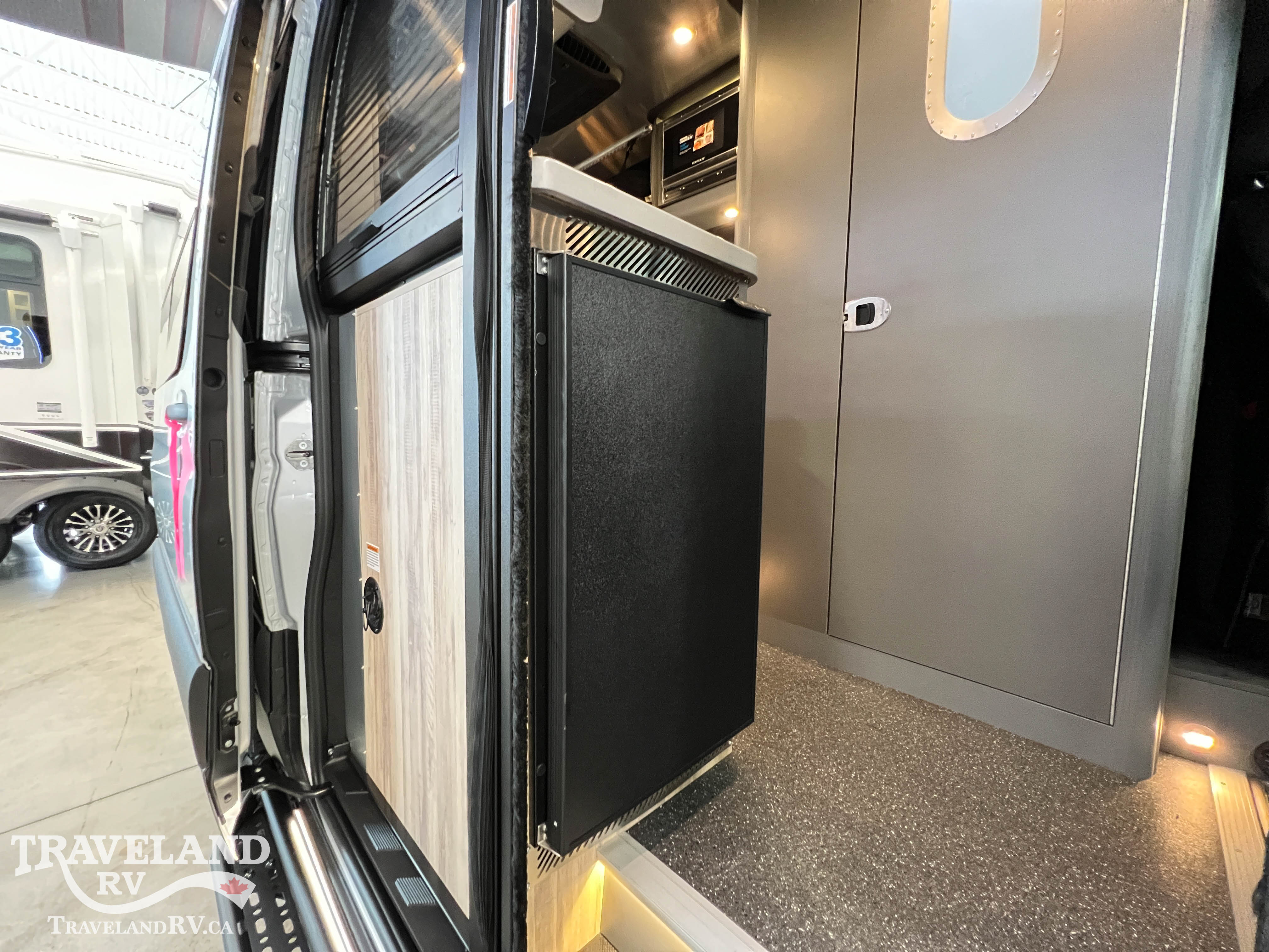 2025 Airstream Interstate 19 X - Image 18