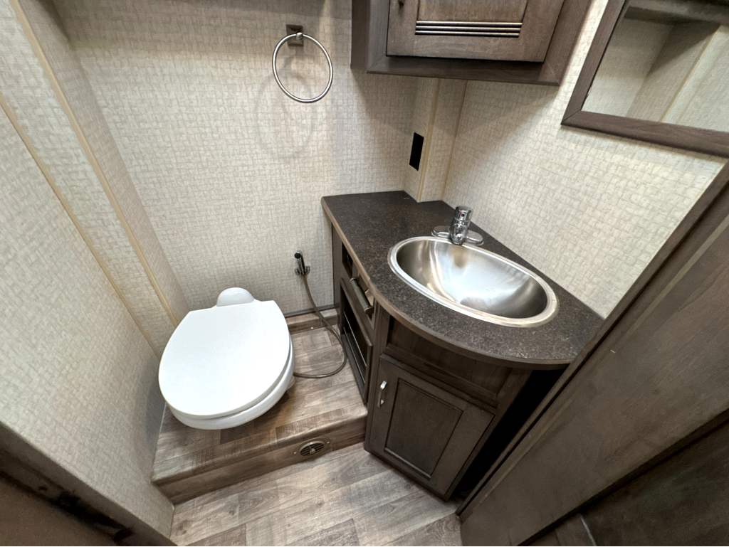 2017 WINNEBAGO ASPECT 30J - Image 21