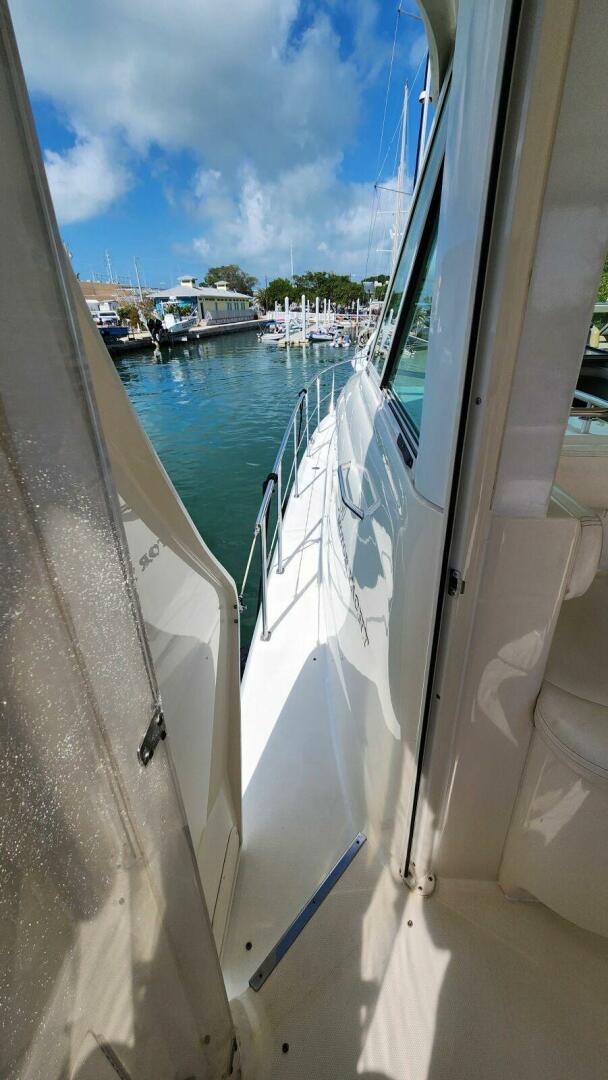 2004 Sea Ray 390 Motor Yacht - Image 12
