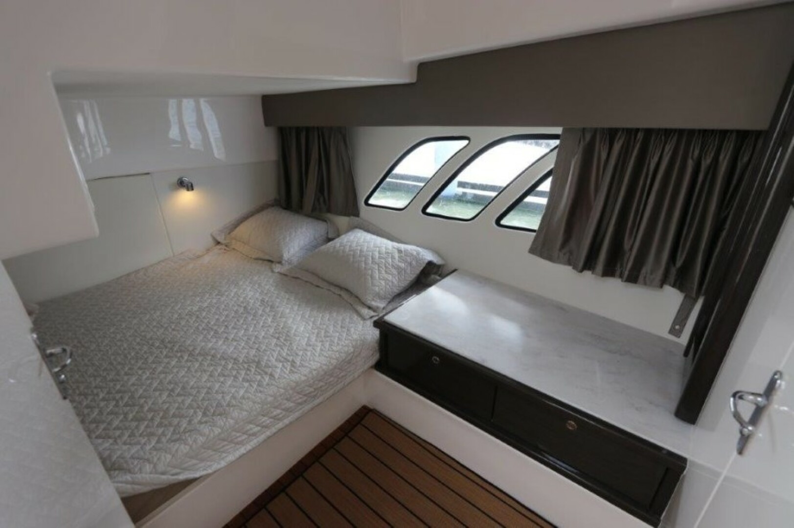 2019 Intrepid 475 Sport Yacht - Image 43