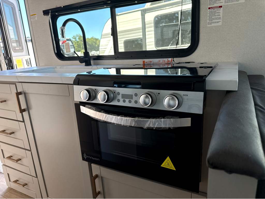2027 Jayco Jay Flight SLX 210QB - Image 15
