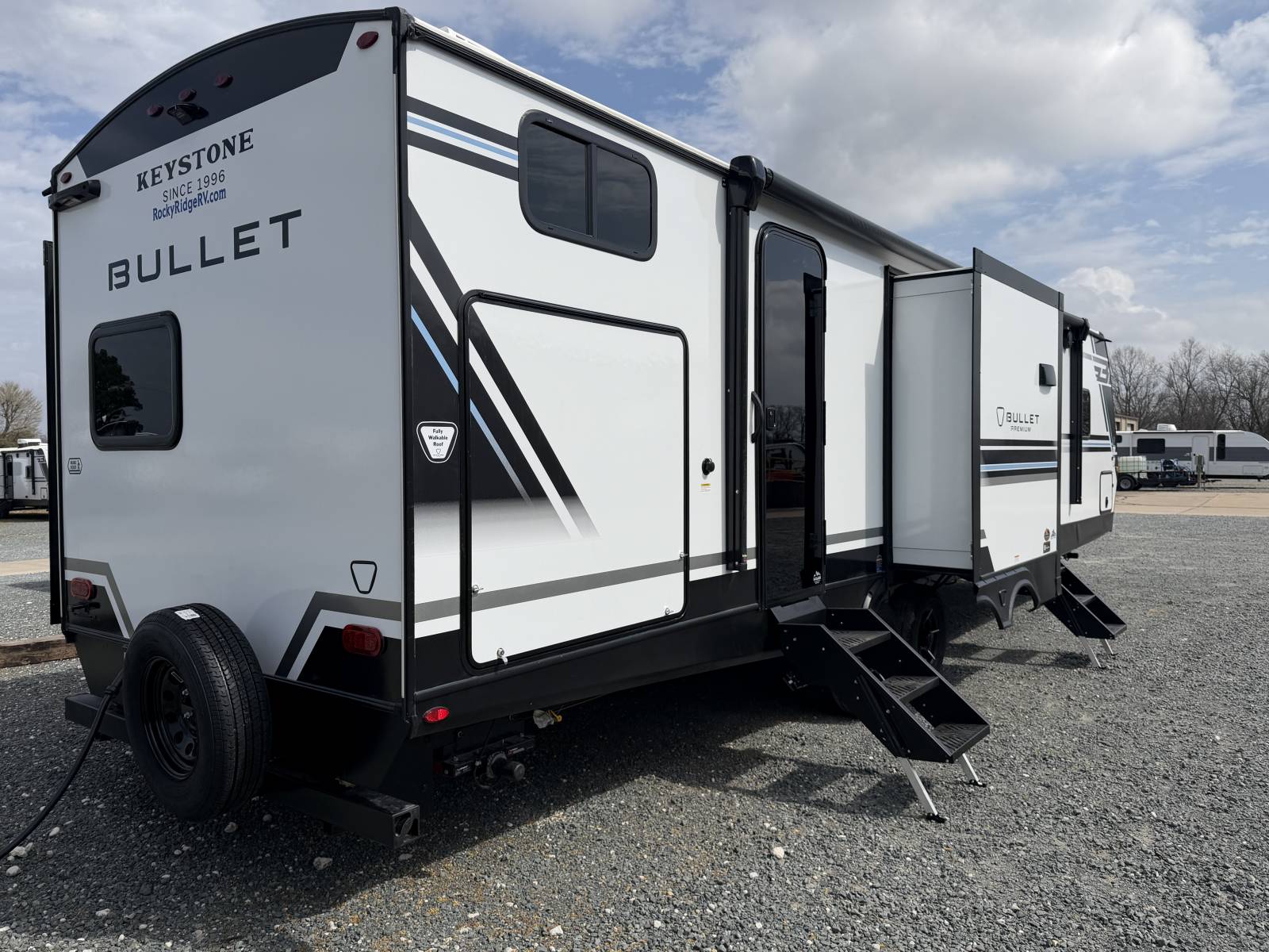 2026 Keystone Bullet Premium 330BKQ - Image 7