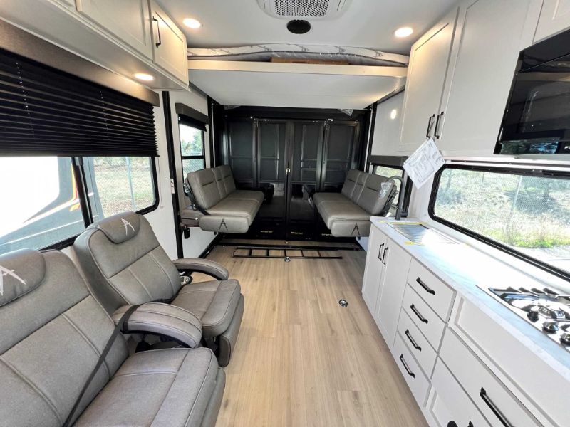 2026 Grand Design Momentum G-Class 21G - Image 7