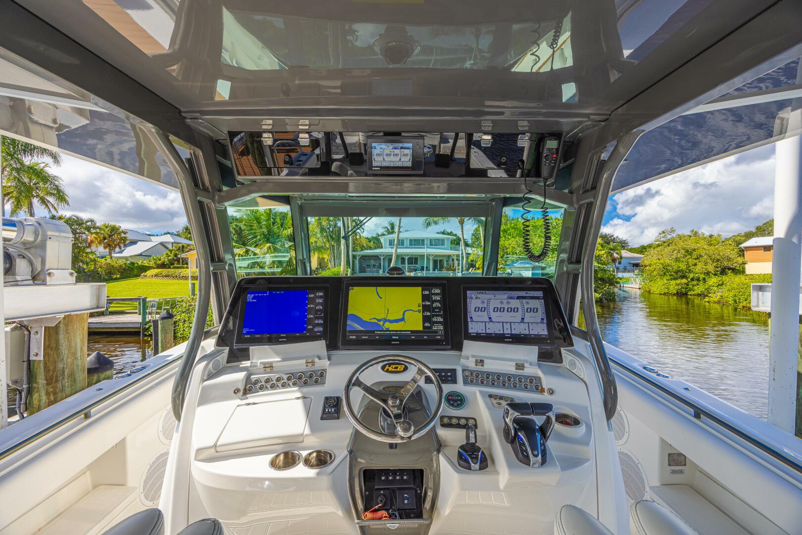 2019 HCB 53 Suenos - Image 13