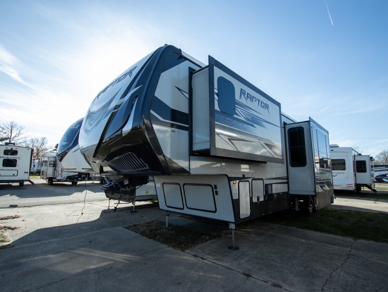 2018 Keystone Raptor 362TS - Image 4