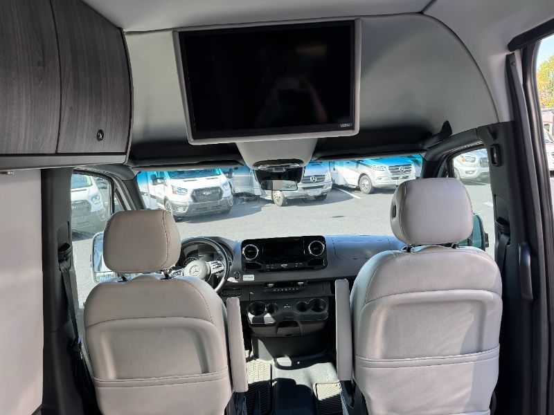 2023 Grech RV Strada-ion AWD Lounge - Image 4