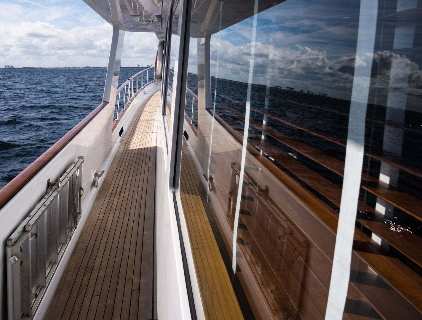 1999 Palmer Johnson Motor Yacht - Image 38