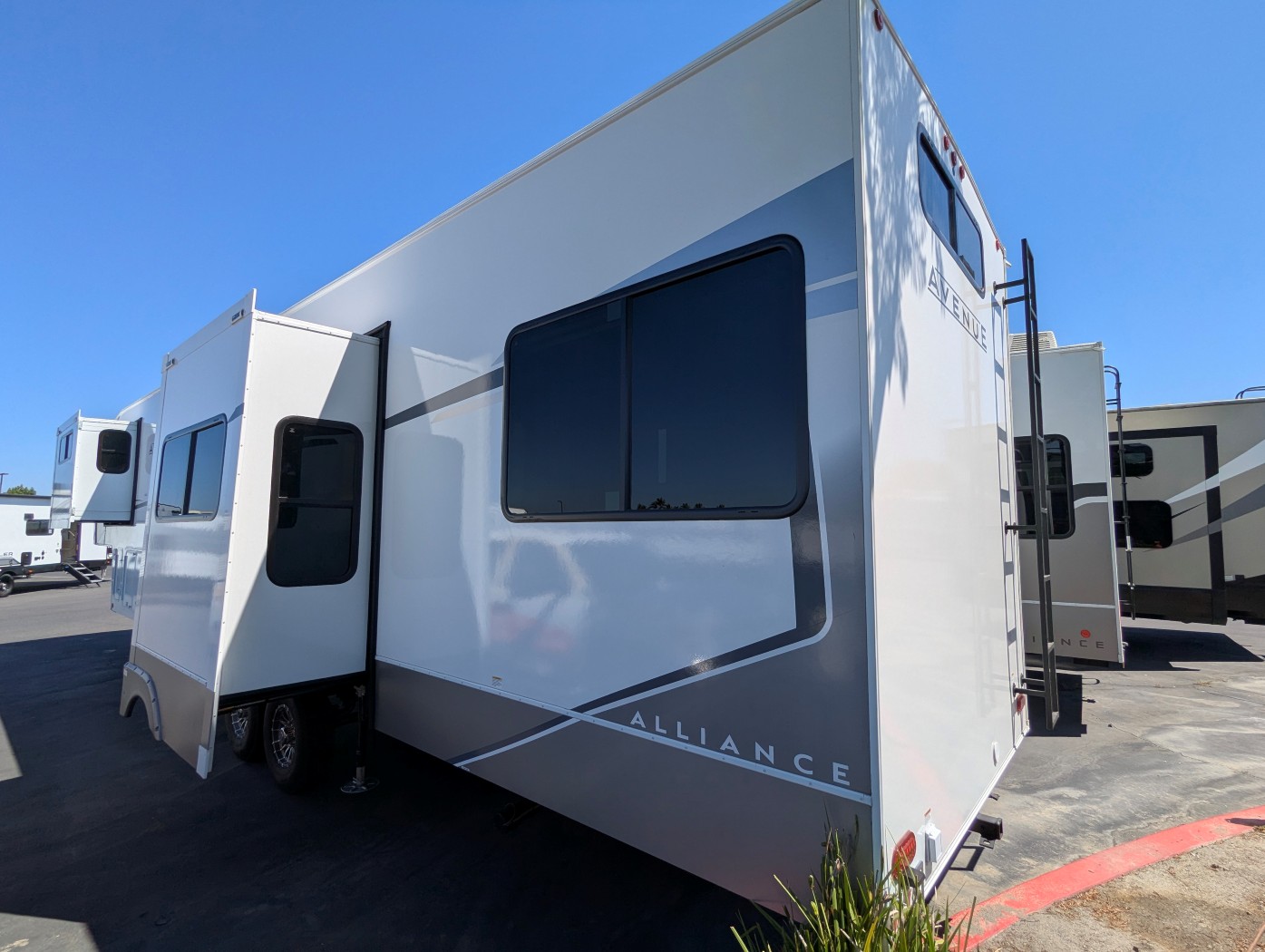 2026 Alliance RV Avenue 38DBL - Image 4