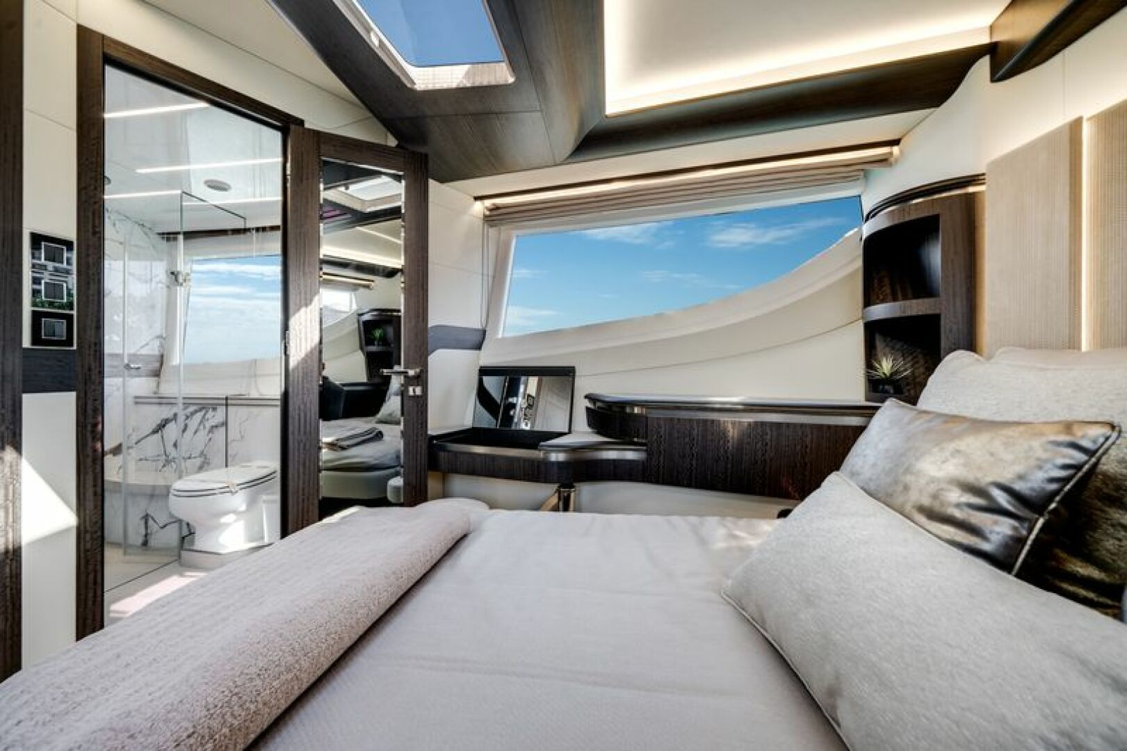 2024 Galeon 560 FLY Base - Image 3