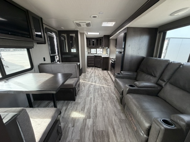 2021 GRAND DESIGN TRANSCEND XPLORER 240ML - Image 25