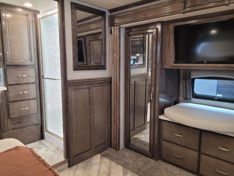 2022 Fleetwood Discovery 38K - Image 21
