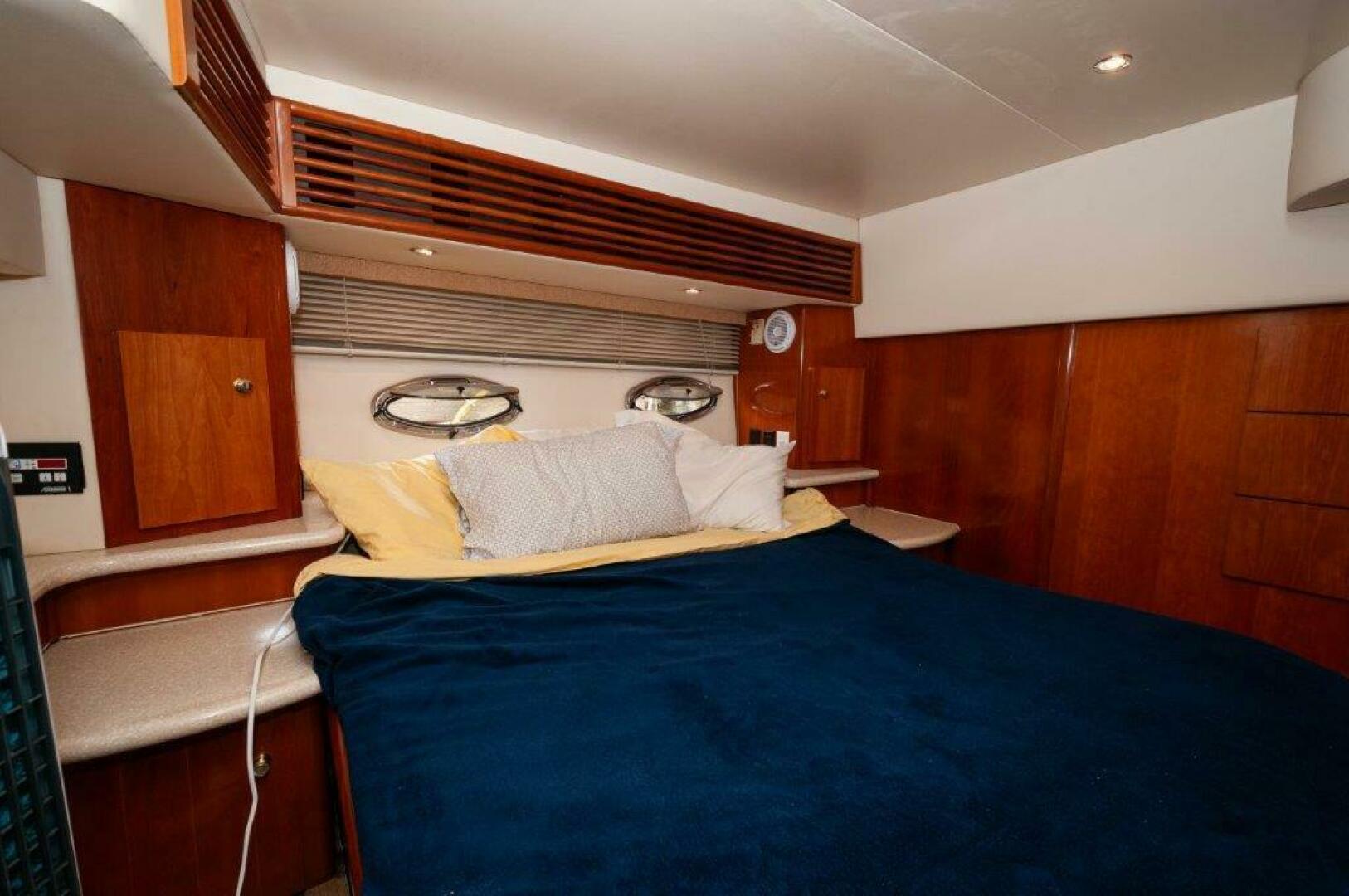 2002 Carver 444 Cockpit Motor Yacht - Image 17