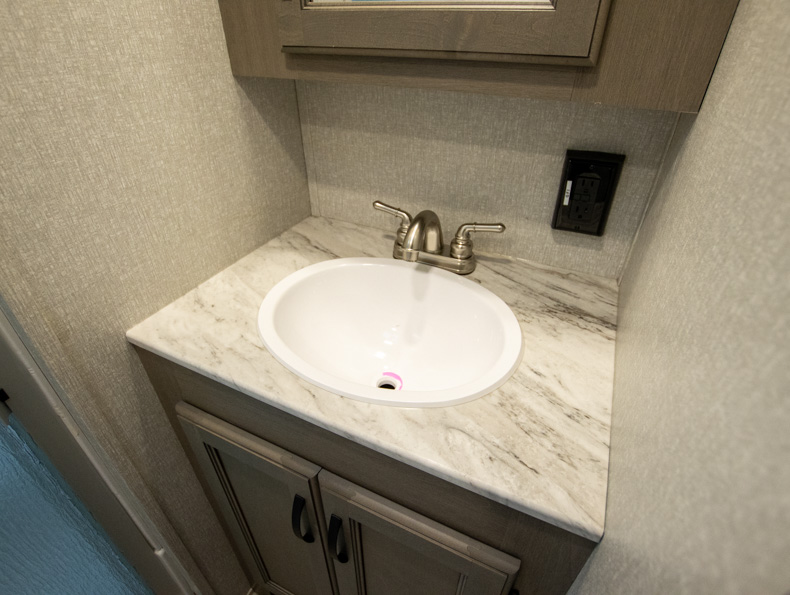 2022 Coachmen Chaparral 373MBRB - Image 27
