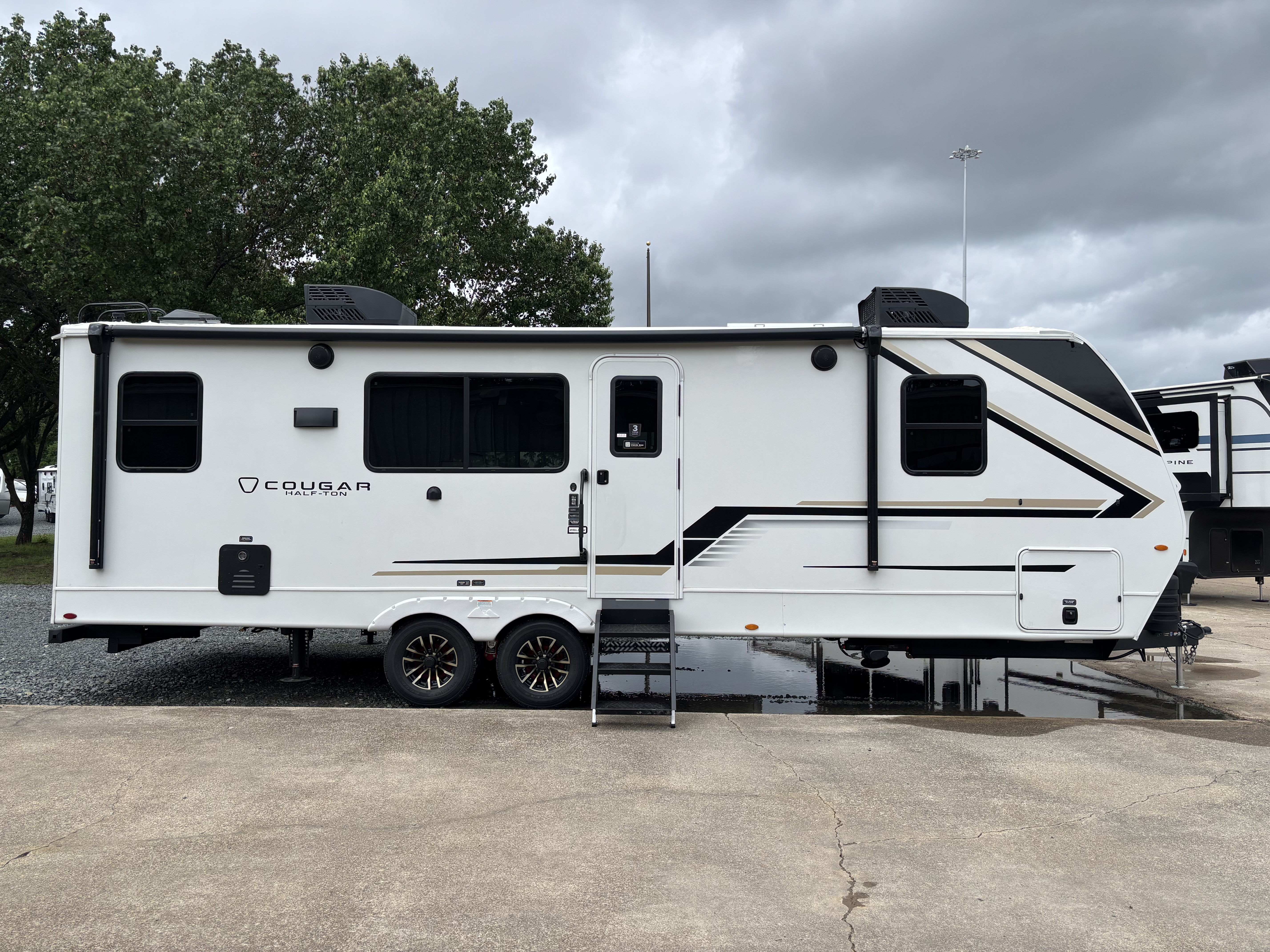 2026 Keystone Cougar Half-Ton 26LBW - Image 3